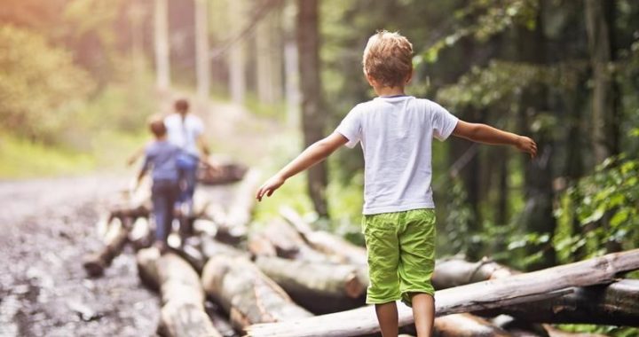 Get Outside! 15 Ways to Explore Nature With Your Kids | FamilyMinded