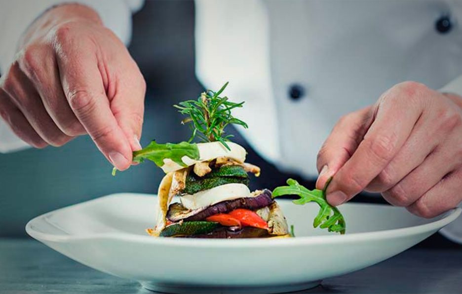 Plating to Impress: The Latest Trends and Techniques in Food Presentation